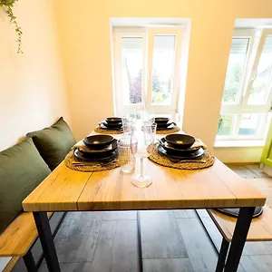 https://stylische-zentrale-wohnung-mit-kuche-und-parkplatz-in.com-bavaria.com