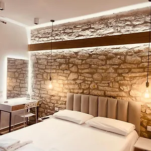 https://vila-hm.albaniahotels.org